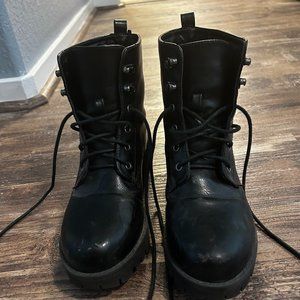 Black lace up combat boots - size 6.5